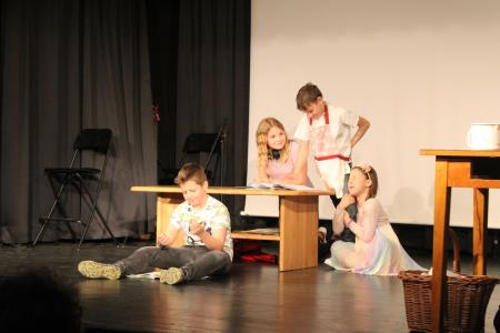 »Mamica je kakor zarja« (44)